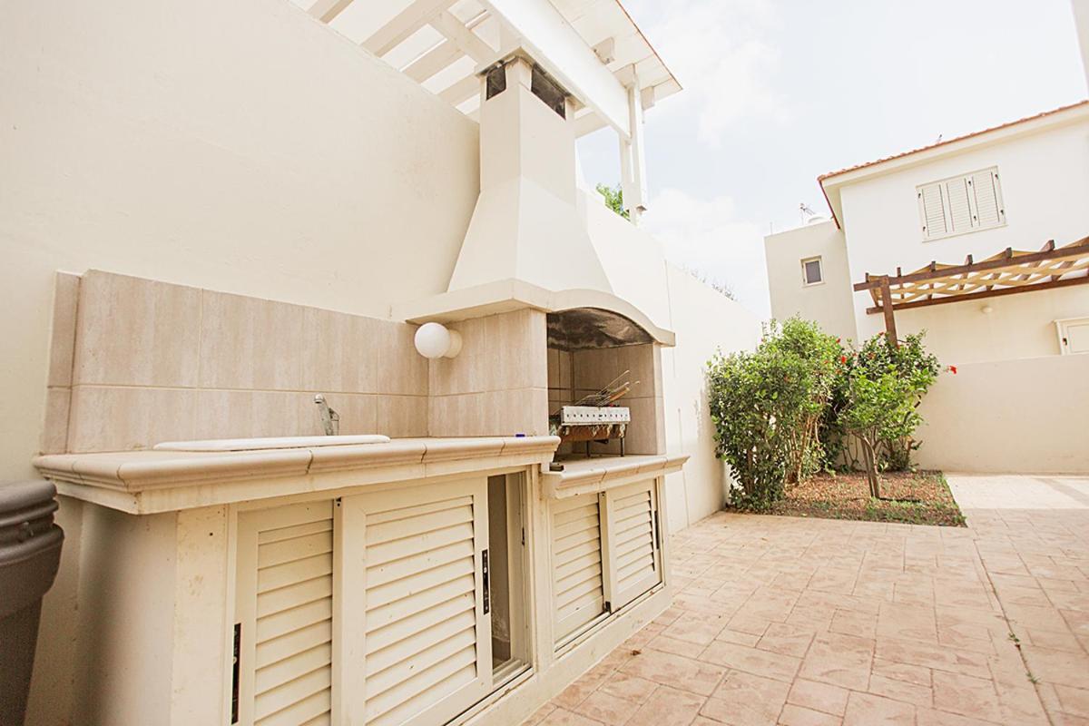 Atlantica 4 Bedroom Villa Near The Beach Protaras Exterior foto